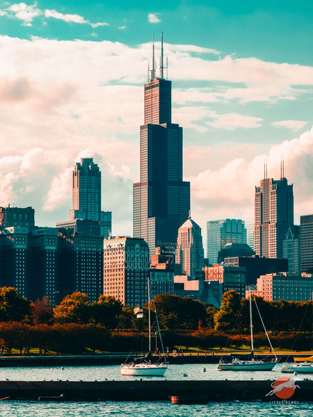 The Chicago skyline as the sun sets